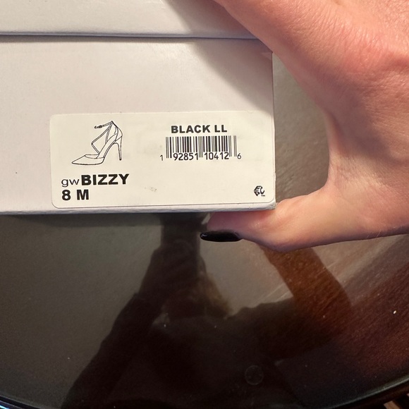 Guess pointed toe  heels.BLACK PATENT - Picture 7 of 8